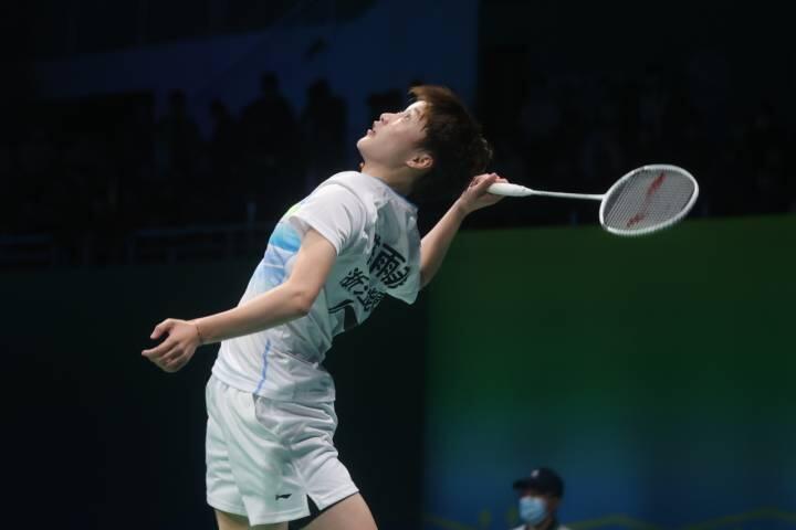 露头角的背 露头角的背